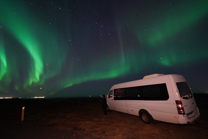 #1 Northern Lights Tour In Iceland from Reykjavik with PRO photos - Professional photos and the camera question