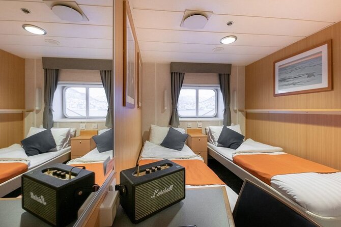 24hr Northern Lights & Whale Watching Cruise - Meals and time in the Panorama lounge