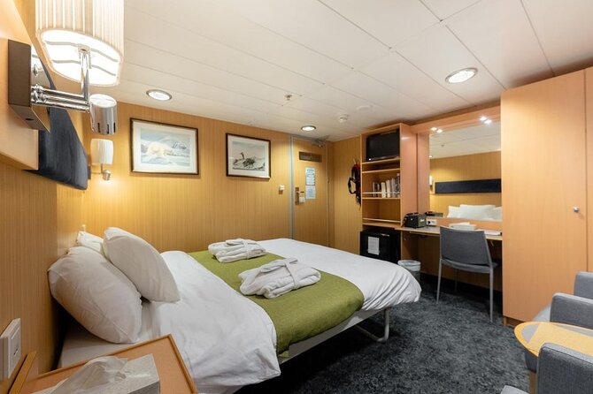 24hr Northern Lights & Whale Watching Cruise - Weather, light, and realistic expectations