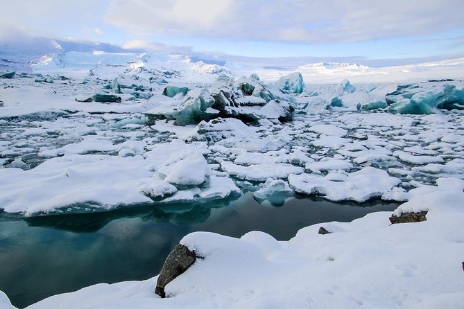 3-Day Ice Cave, South Coast, Golden Circle and Northern Lights - The guide makes a major difference