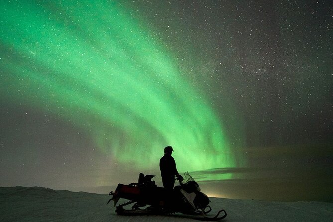 3 Hours Snowmobiling under Auroras and Night Sky - Hunting the northern lights without false promises