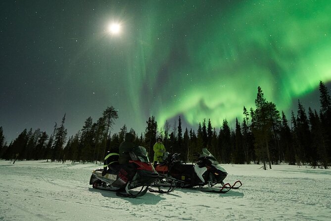 3 Hours Snowmobiling under Auroras and Night Sky - Staying warm at extreme winter temperatures