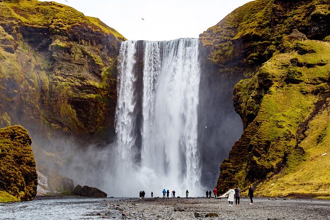 4-Day Iceland: Golden Circle, South Coast, Volcano Hike & Northern Lights - Day 1: Þingvellir, Geysir, Gullfoss, and two waterfalls