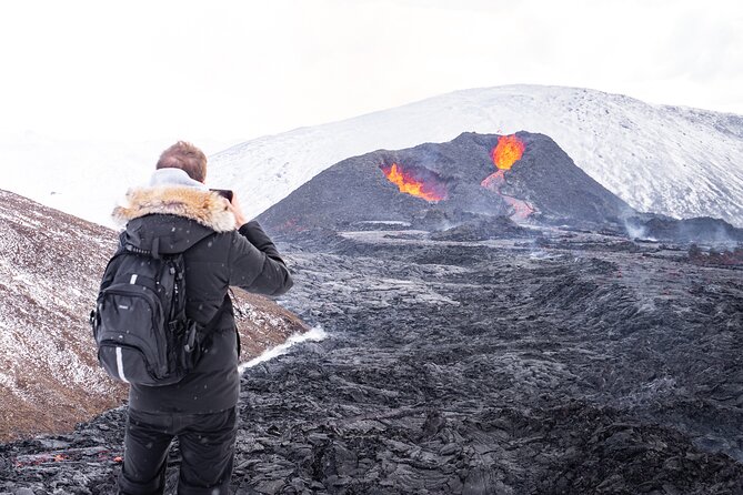 4-Day Iceland: Golden Circle, South Coast, Volcano Hike & Northern Lights - Day 4: A volcano outing and a late Northern Lights hunt