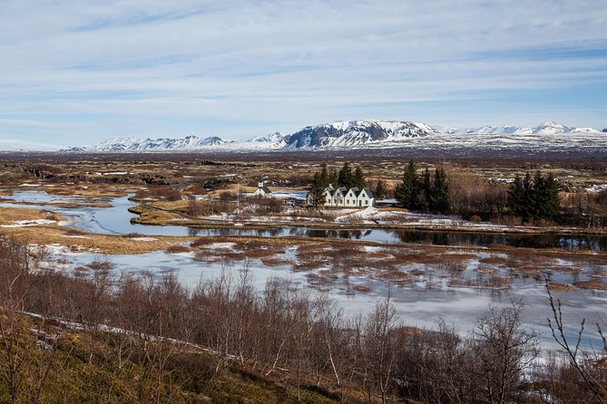 5-Day Northern Lights Hunt & Glacier Lagoon Tour - Guides, buses, and the feel of the trip