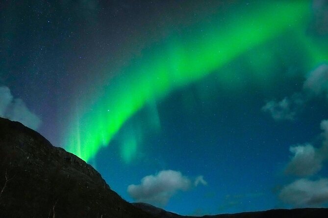7 hours Tromsø Aurora Tour: Photos, snacks & warm drinks included - Photos, hot chocolate, and useful comforts