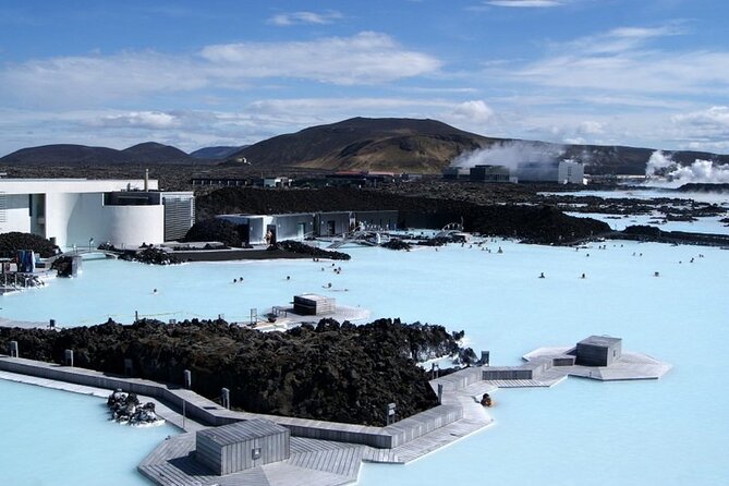 8-Days Northern Lights Exploration Small Group Tour from Reykjavík - The Golden Circle with bread baked by the earth