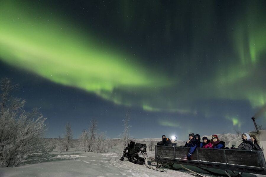 Abisko: National Park Northern Lights Photo Tour - Four hours, with at least three hours outside searching