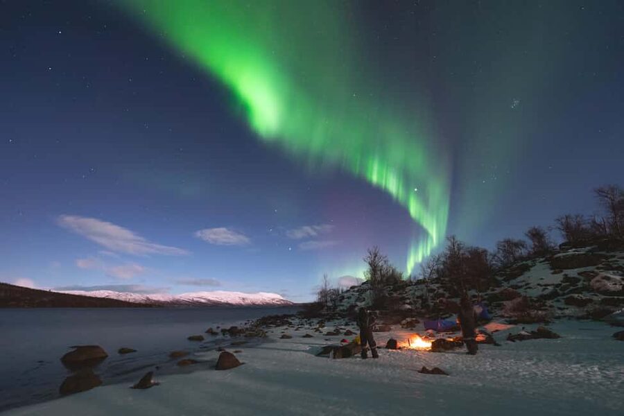 Abisko: Northern Lights Photography Tour with Dinner - What happens at the dark viewing stop