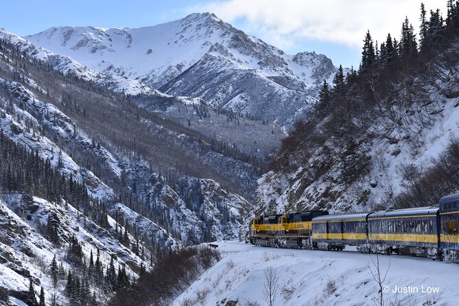 Alaska Railroad Aurora Winter Anchorage to Fairbanks One Way - Food, commentary, and the rhythm of a long day