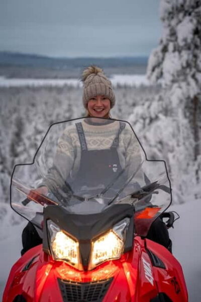 Aurora Hunt on Snowmobile – small groups