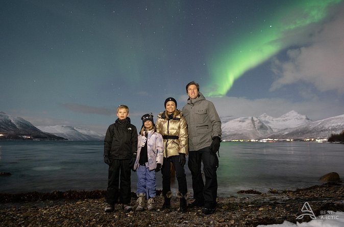 Aurora Safari Chase by big bus, free Photos, toilet onboard - Who Will Enjoy This Aurora Chase