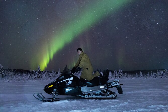 Aurora Sleighers Snowmobile Tour in Fairbanks - Riding into the Goldstream Valley night