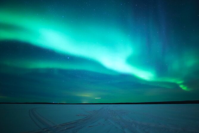 Chasing Aurora with Photographer - Small Group - A small group, with a few limits