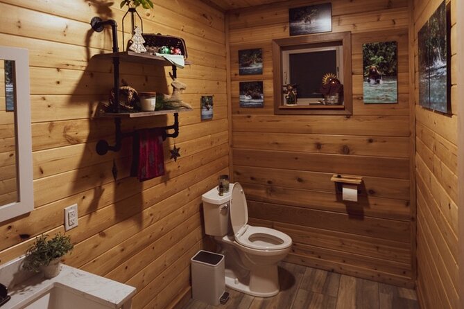 Face The Outdoors Northern Lights Tour Solo Traveler - Camera help and the included portrait