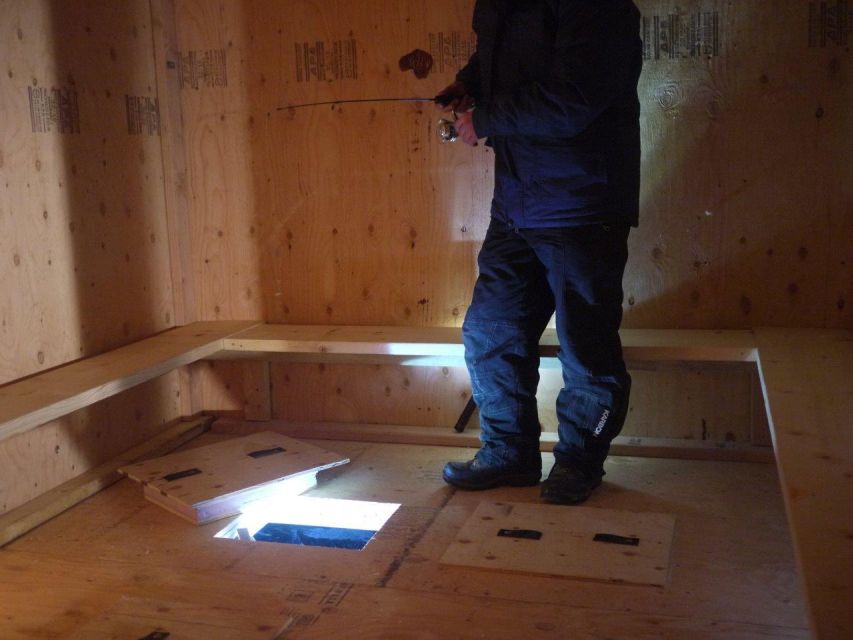 Fairbanks: Aurora Ice Fishing Tour - Learning a traditional Alaskan skill