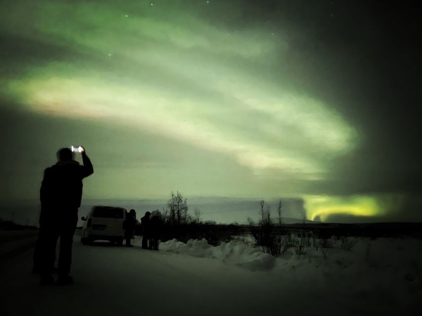 From Kiruna: Abisko National Park Northern Lights Tour - A heated minibus, with a few practical limits