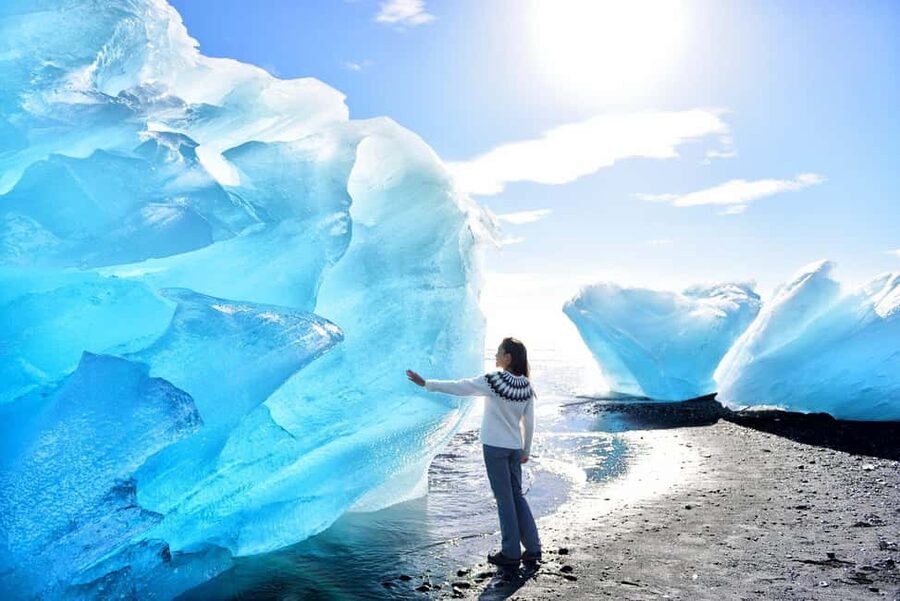 From Reykjavik: 3-Day Northern Lights Hunt & Glacier Lagoon - Northern Lights expectations near Vík