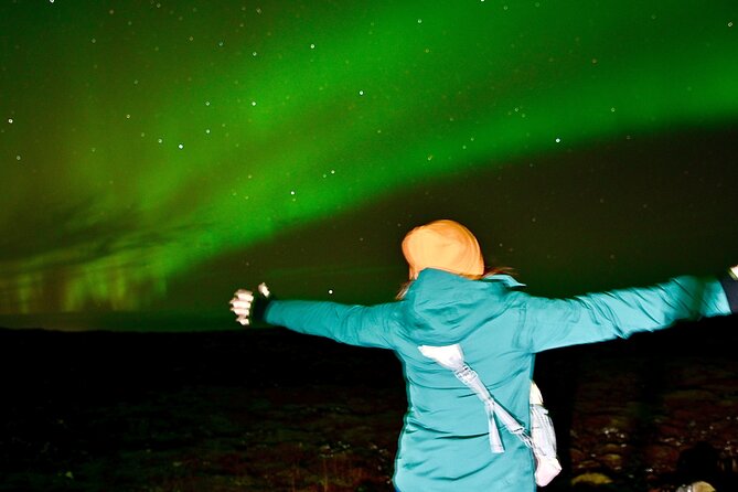 From Reykjavik 4x4 Minibus Northern Lights with Photo and Cocoa - A small 4x4 group instead of a large coach