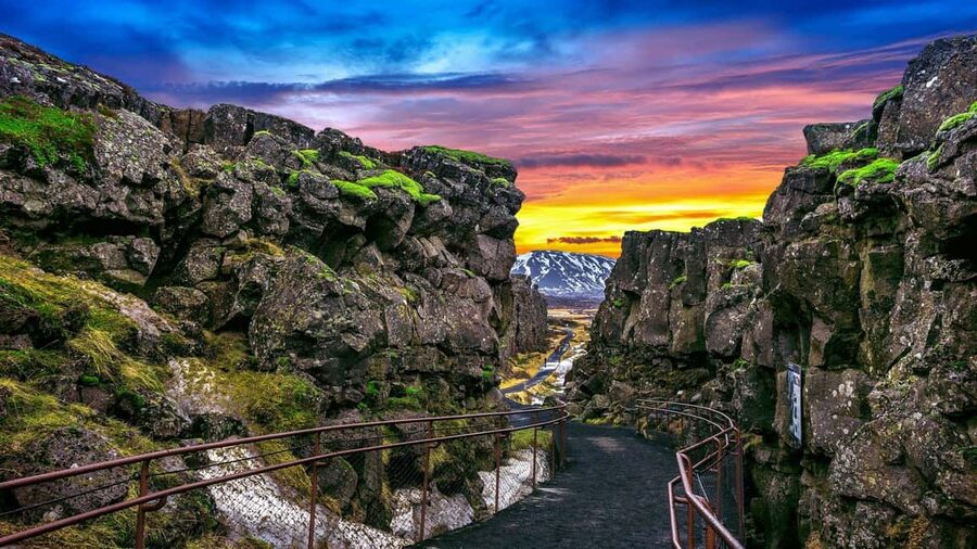 From Reykjavík: 5-Day Northern Lights Hunt & Glacier Lagoon - Day 2: Þingvellir, Geysir, Friðheimar, and Gullfoss