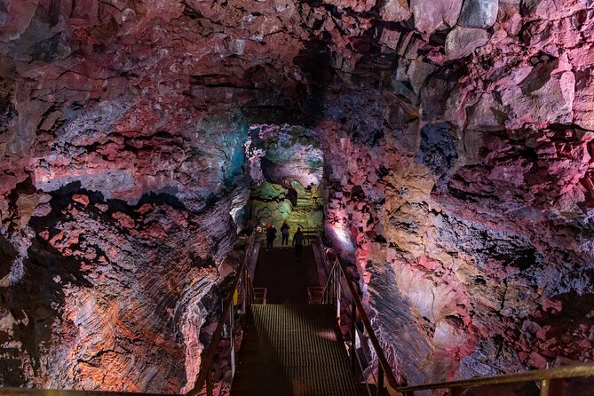 From Reykjavík: Evening Lava Tunnel Tour and Northern Lights Tour - Leaving Reykjavik at 7:30 pm