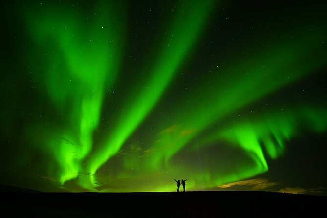 From Reykjavík: Evening Lava Tunnel Tour and Northern Lights Tour - Cocoa, blankets, and the realities of a late night