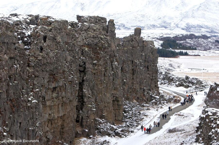 From Reykjavik: Golden Circle and Northern Lights Combo - The guide makes the coach time count