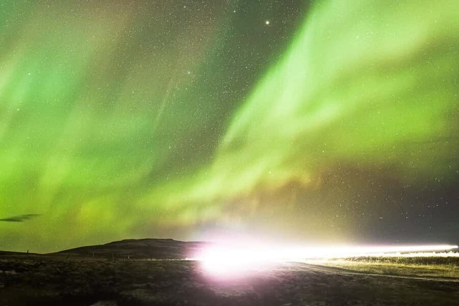 From Reykjavik: Northern Lights Bus Tour with Hot Cocoa - Staying warm while you wait for the sky