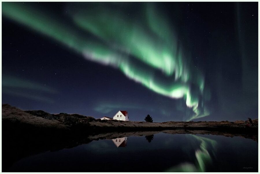From Reykjavik: Northern Lights Tour with Hot Cocoa & Photos - Chasing the aurora beyond Reykjavik