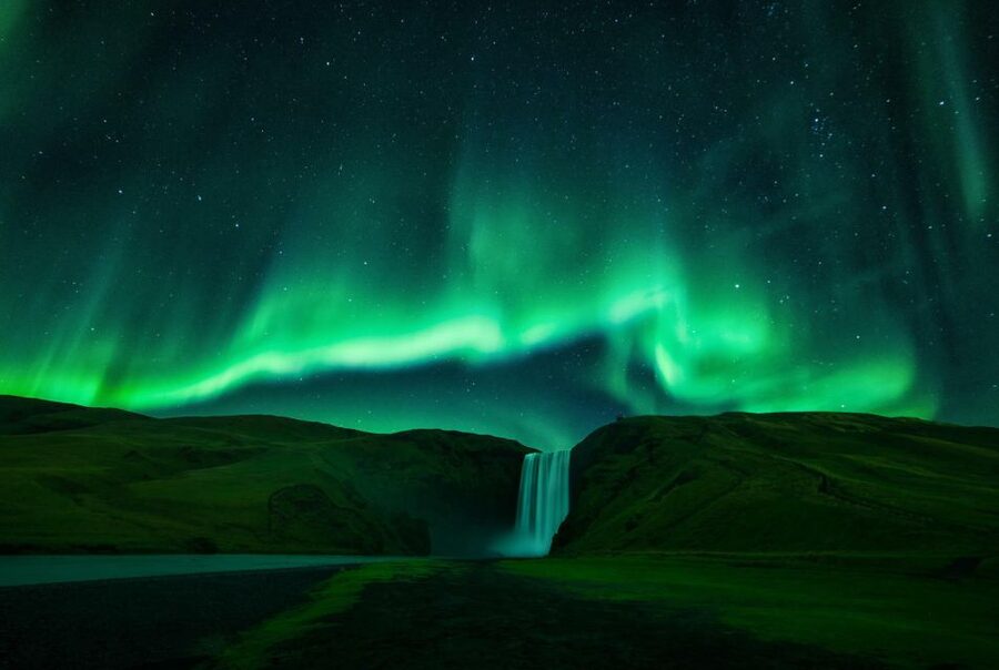 From Reykjavik: Northern Lights Tour with Lifetime Guarantee - Why this tour is a sensible first-night plan