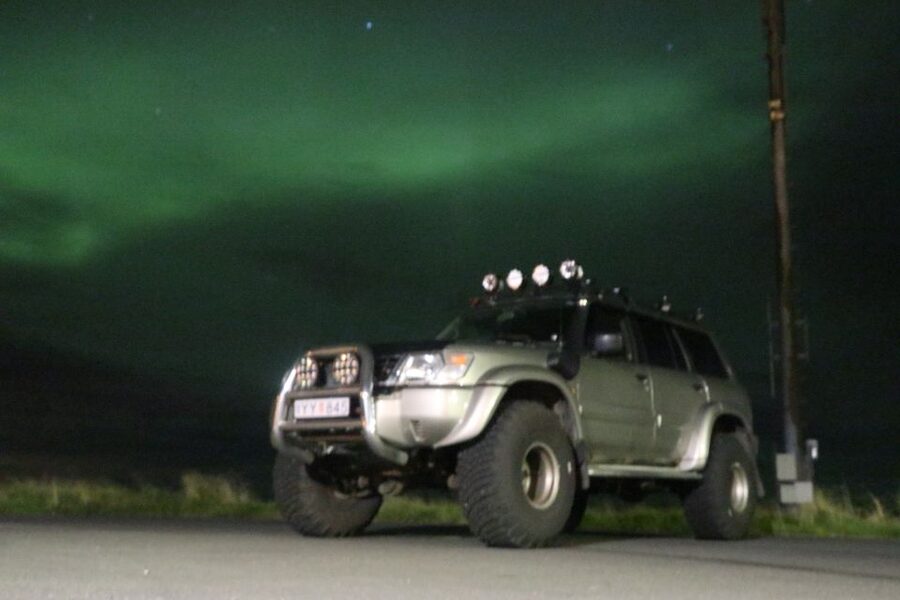 From Reykjavík: Spot the Northern Lights with Snacks & Drink - What your guide adds to the evening