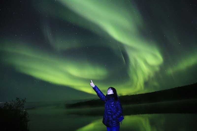 From Yellowknife: Northern Lights Bus Tour with Photos - Free photography is a real part of the value