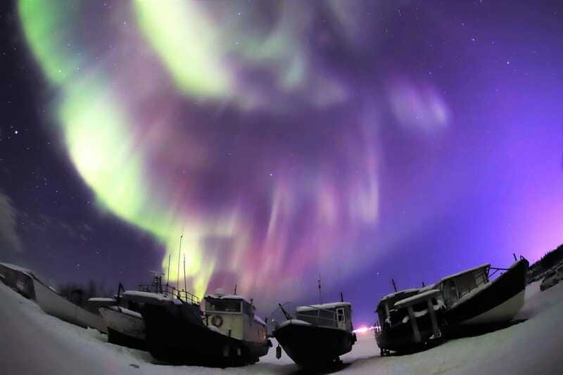 From Yellowknife: Northern Lights Bus Tour with Photos - Staying warm at minus 25 Celsius