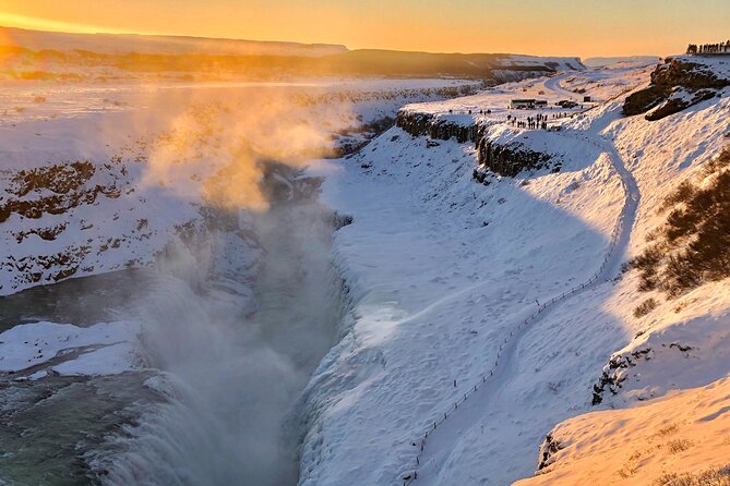 Golden Circle & Northern Lights Tour from Reykjavik - The Northern Lights hunt is a search, not a show