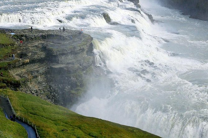 Golden Circle Tour and Evening Northern Lights Cruise from Reykjavik - Þingvellir: where Iceland’s story meets the rift