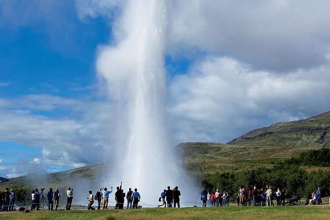 Golden Circle Tour and Evening Northern Lights Cruise from Reykjavik - Searching the sky from Reykjavik Old Harbour