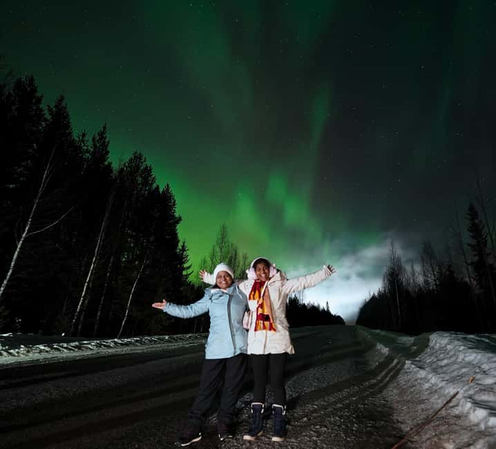 Guarantee Northern Lights Hunt by Minibus With Local Guide - Blankets, hot drinks, and the practical side of waiting
