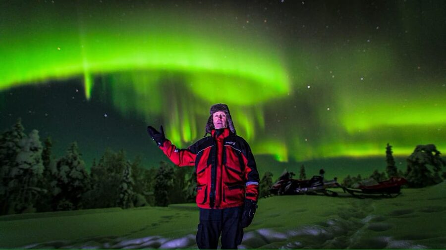 Inari: Northern Lights Hunt Snowmobile Safari - Learning to handle the snowmobile