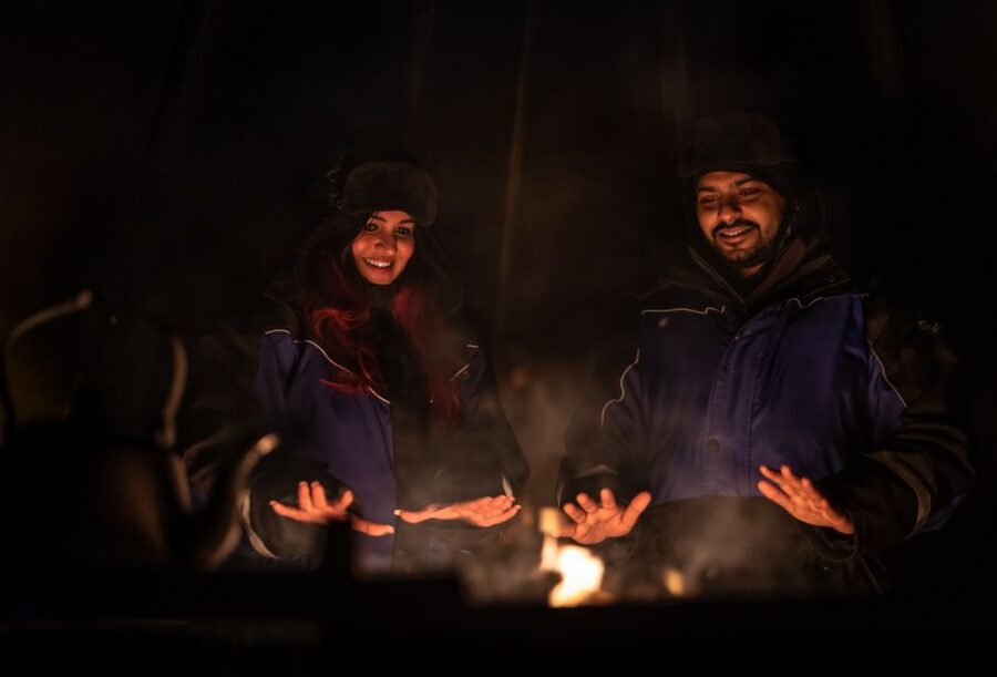 Ivalo: Lake Inari Northern Lights Tour w/ Reindeer & Dinner - A quiet stop beside Lake Inari