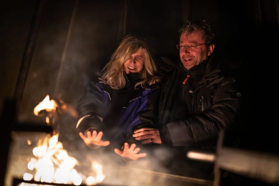 Ivalo: Lake Inari Northern Lights Tour w/ Reindeer & Dinner - Who will enjoy this evening most?