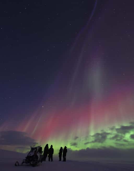 Kilpisjärvi: Northern Lights Snowmobile Tour with Photos - Campfire comfort, drink, and pastry