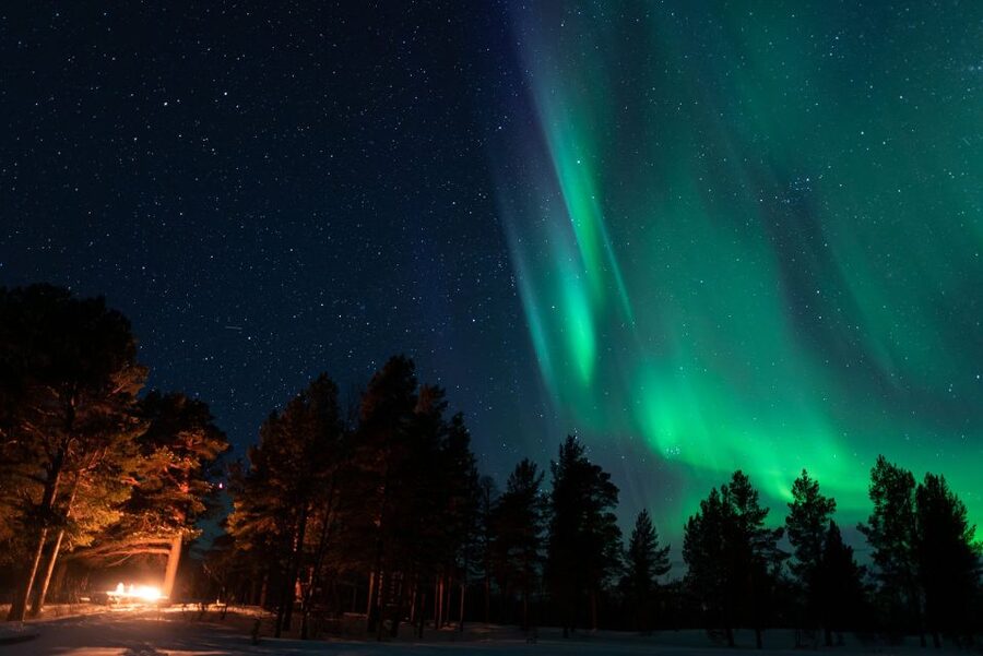 Kiruna: Northern Lights Tour with Photos - The campfire makes the waiting worthwhile