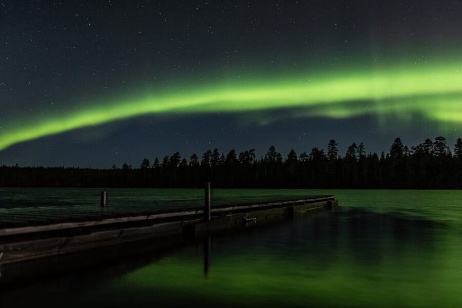 Levi: Ice Floating and Northern Lights Tour - From Safartica Levi to the Remote Lake