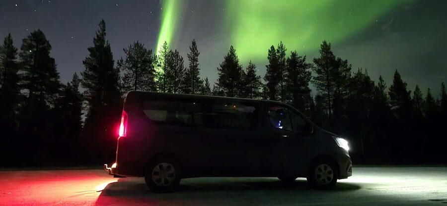 Levi: Northern Lights by Minivan with hot drinks and snacks - Why the small group matters