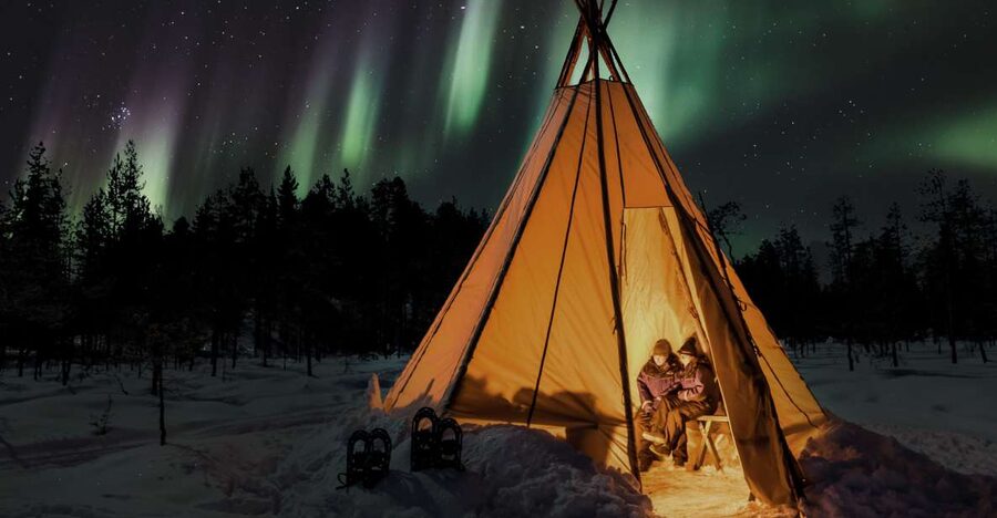 Levi: Northern Lights Campfire - A campfire, sausage, and Finnish waiting time
