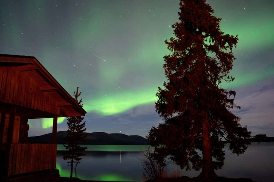 LEVI: Northern Lights Hunting SMALL GROUPS - Searching the dark skies around Levi