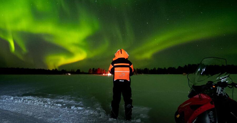 Levi: Northern Lights Snowmobile Tour with Snacks and Drinks - Riding into the dark near Levi
