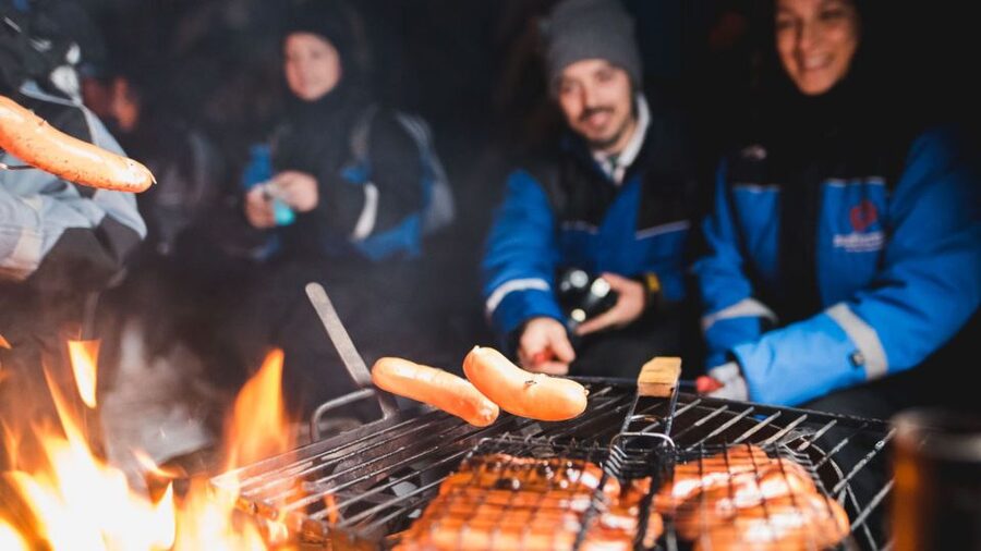 Levi: Northern Lights Snowmobile Tour with Snacks and Drinks - Thermal clothing that makes the night possible