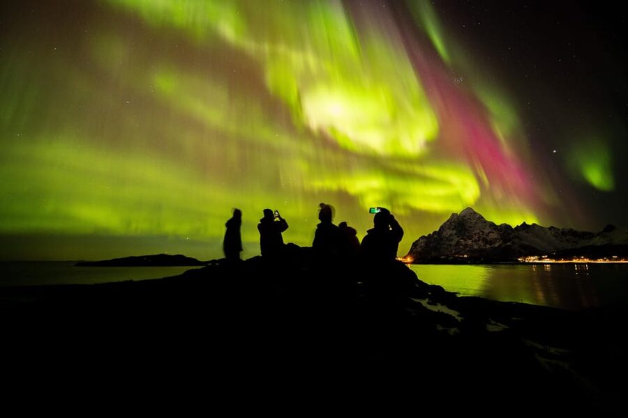 Lofoten: The Aurora Jæger – Northern Lights Hunt with Local - Starting from Svolvær or Kabelvåg