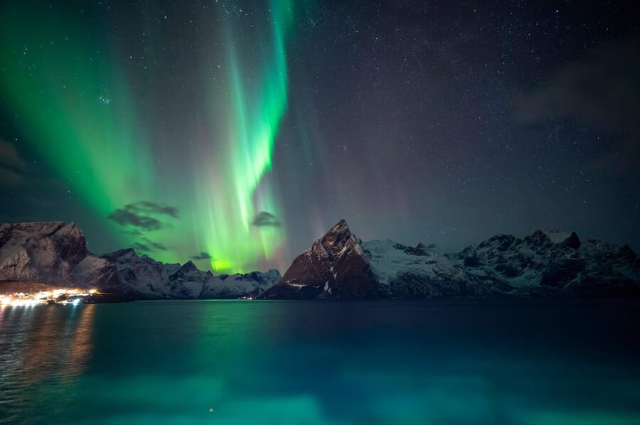 Lofoten: The Aurora Jæger – Northern Lights Hunt with Local - One-hour photo stop under the northern sky